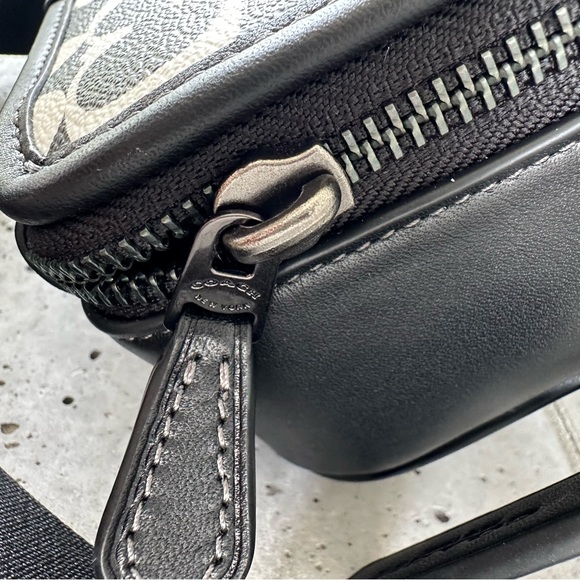 NWT Coach Wyatt Crossbody In Signature Canvas - Picture 4 of 11